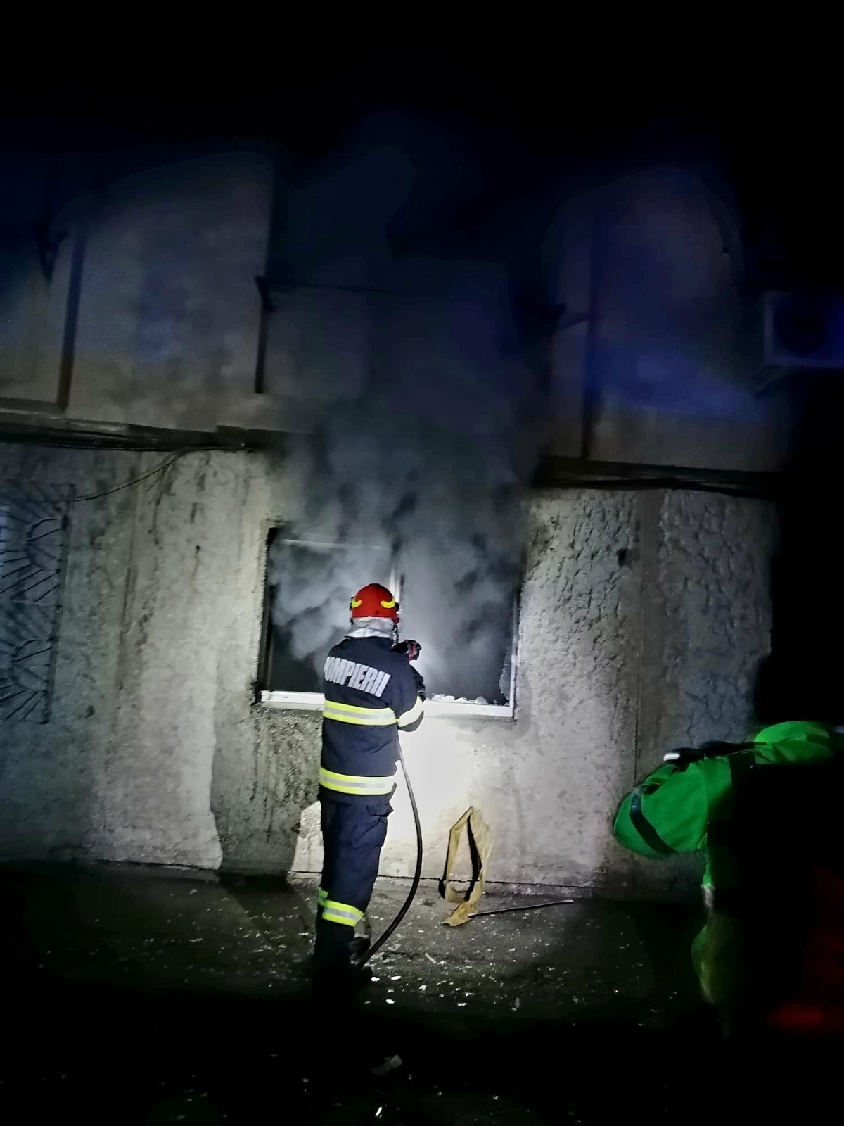 Giurgiu: Explozie într-un bloc de garsoniere, în miez de noapte