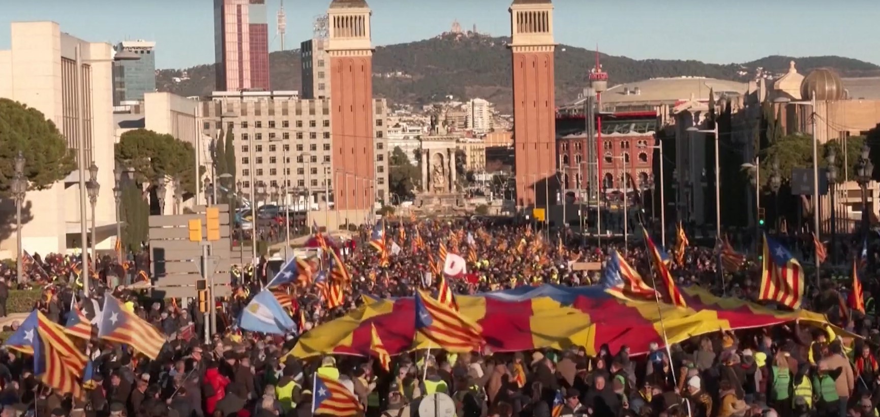 Mii de separatiști catalani fac apel pentru independența Cataloniei înainte de summitul Spania-Franța