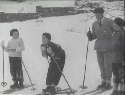 Imagini rare cu regele Mihai și tatăl său, Carol al II-lea, la schi, în anii ’30