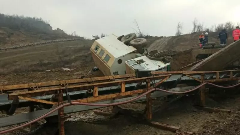 Un vehicul care transporta 25 de mineri s-a răsturnat în Gorj