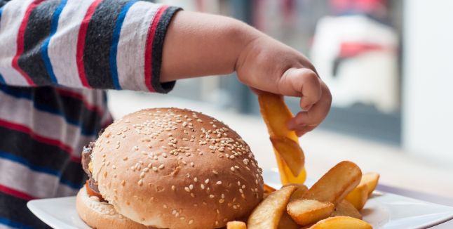 Americanii recomandă tratarea obezității la copii cu pastile de slăbit