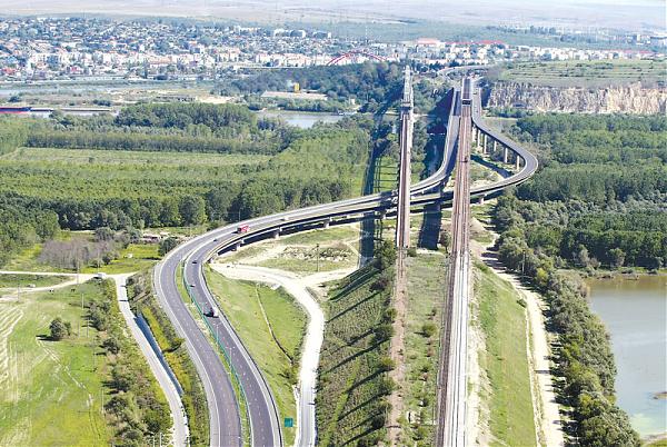 Podurile care trec Dunărea în Dobrogea, adevărate ”fabrici” de făcut bani