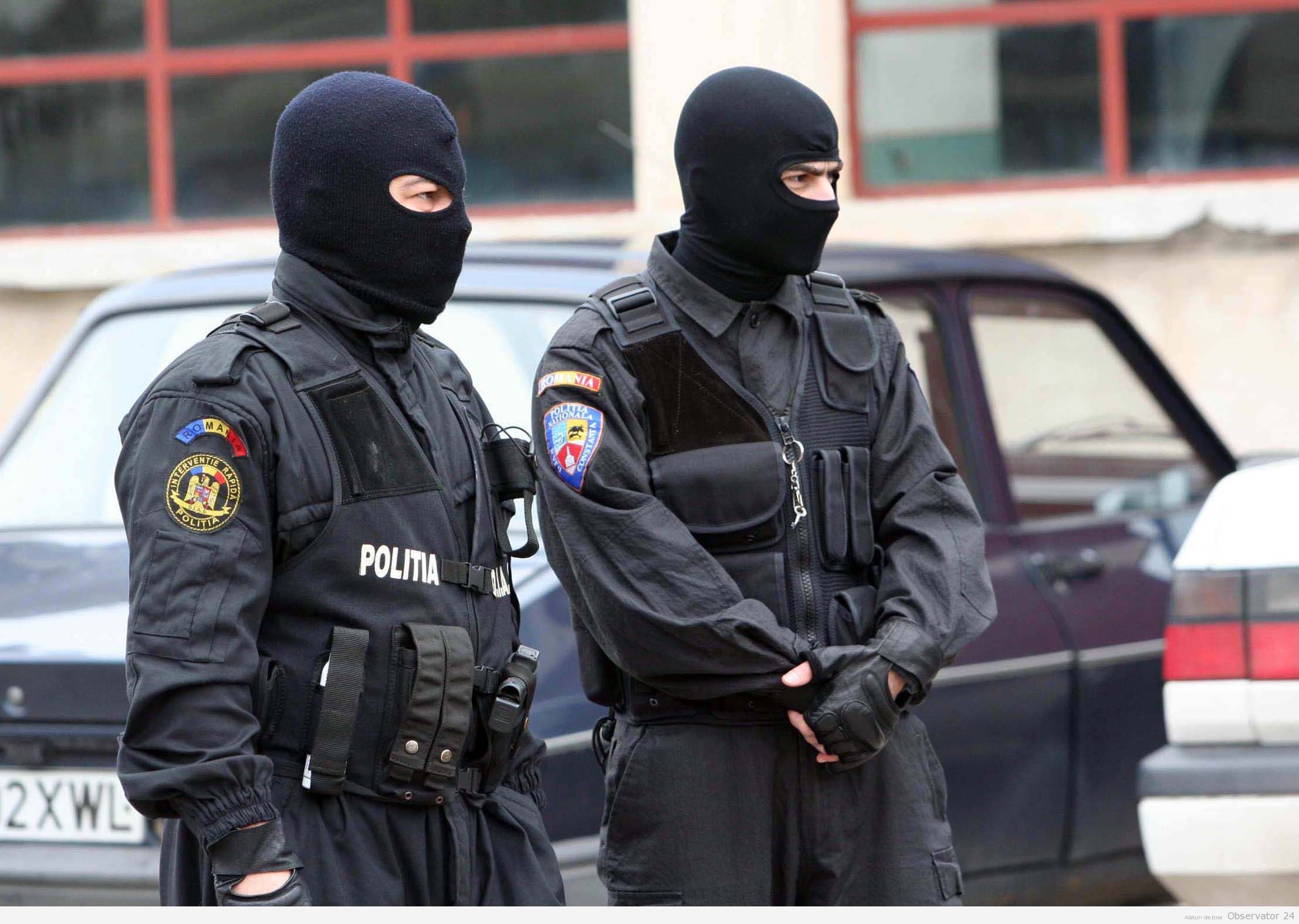 Mascații și DGA au descins peste mai mulți polițiști din Brașov