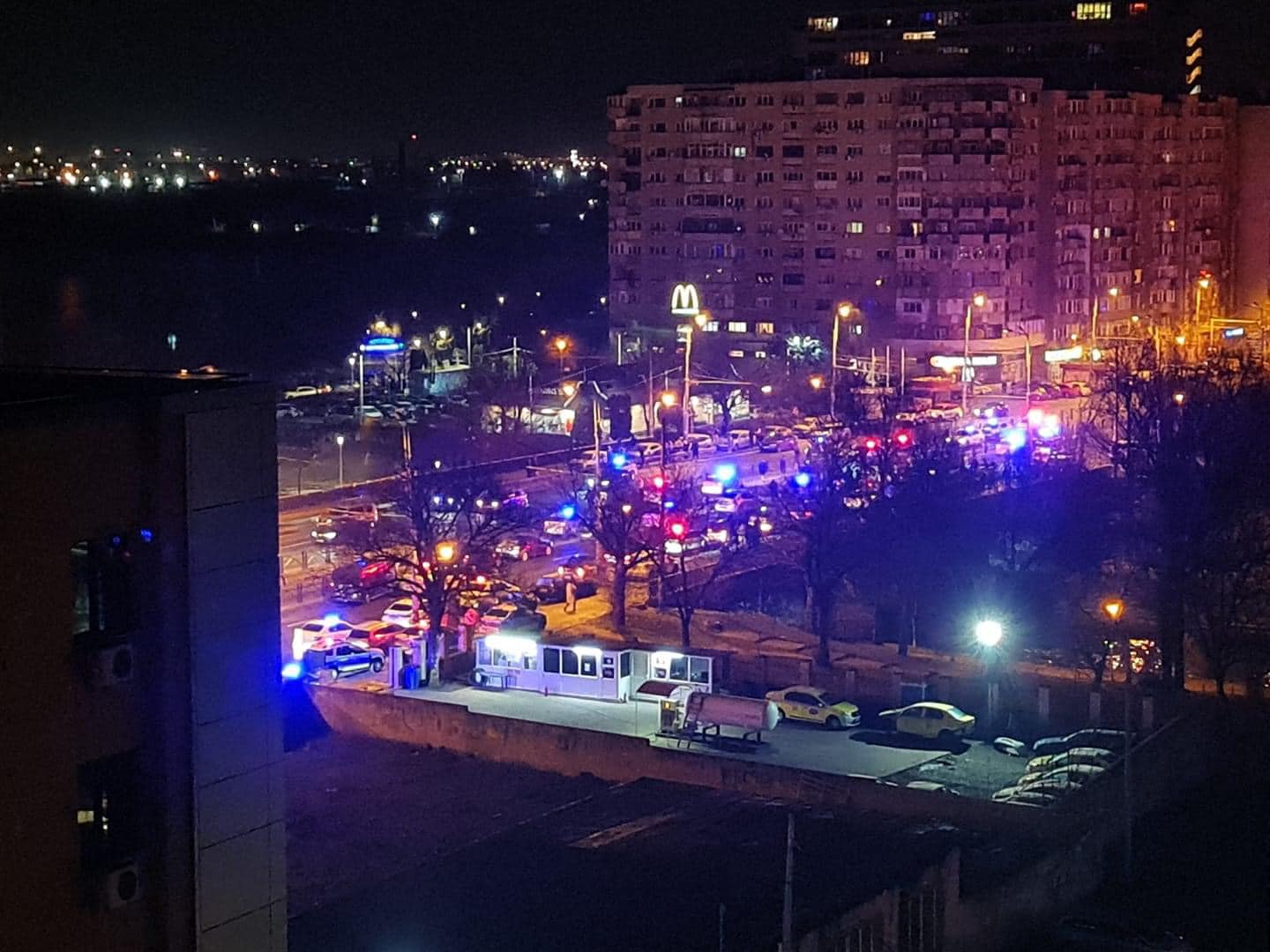 Urmărire ca-n filme în București. Un șofer băut a intrat în plin într-o mașină de poliție (VIDEO)