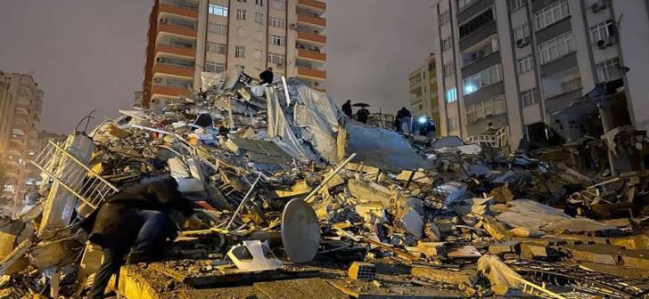 Cifrele dezastrului din Turcia și Siris explodează. Peste 8.000 de morţi şi peste 34.000 de răniţi