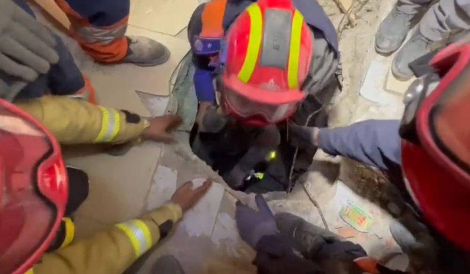 Miracol în Turcia: fetiță salvată după 147 de ore de la cutremur. Imagini emoționante
