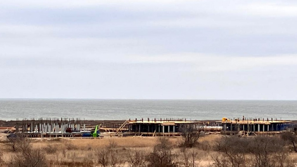 Plaja Corbu salvată de instanță. Complexul imobiliar nu se mai ridică