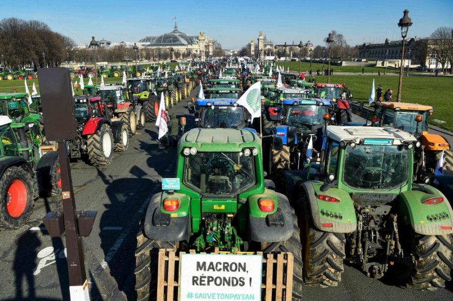 Fermierii francezi au protestat la Paris faţă de interzicerea pesticidelor