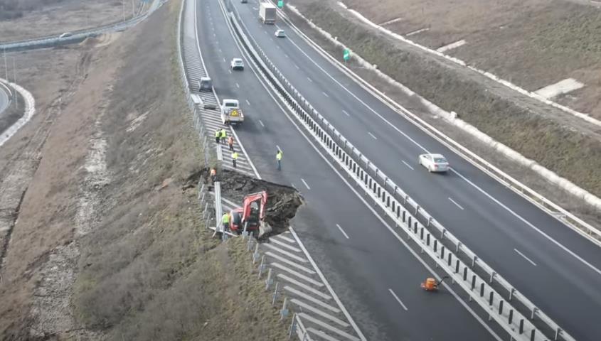 Trafic restricționat pe autostrada A10 Sebeș Turda din cauza unor alunecări de teren (video)