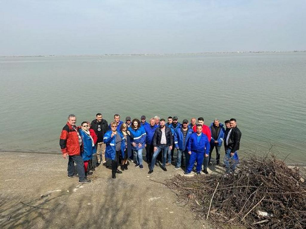 SGA Giurgiu a organizat o acțiune de ecologizare a cursurilor de apă de Ziua Mondială a Apei
