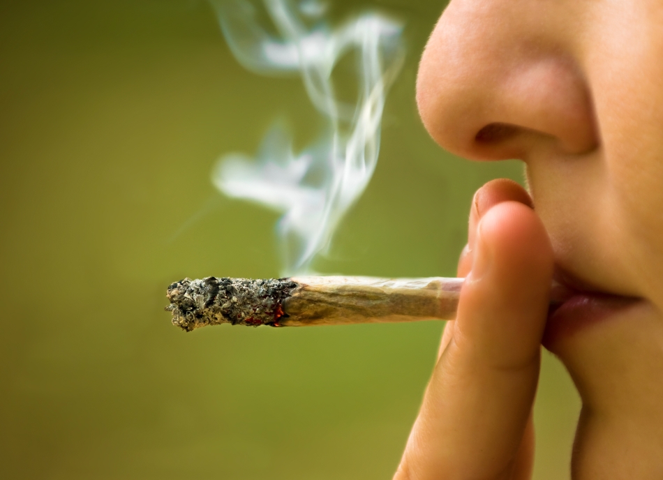 Fumatul de cannabis poate să micșoreze testiculele și să afecteze fertilitatea