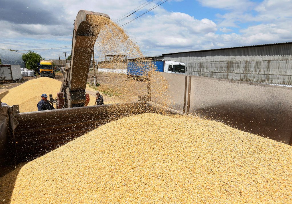 România sigilează transporturile ucrainene de cereale și face controalele direct în vamă 