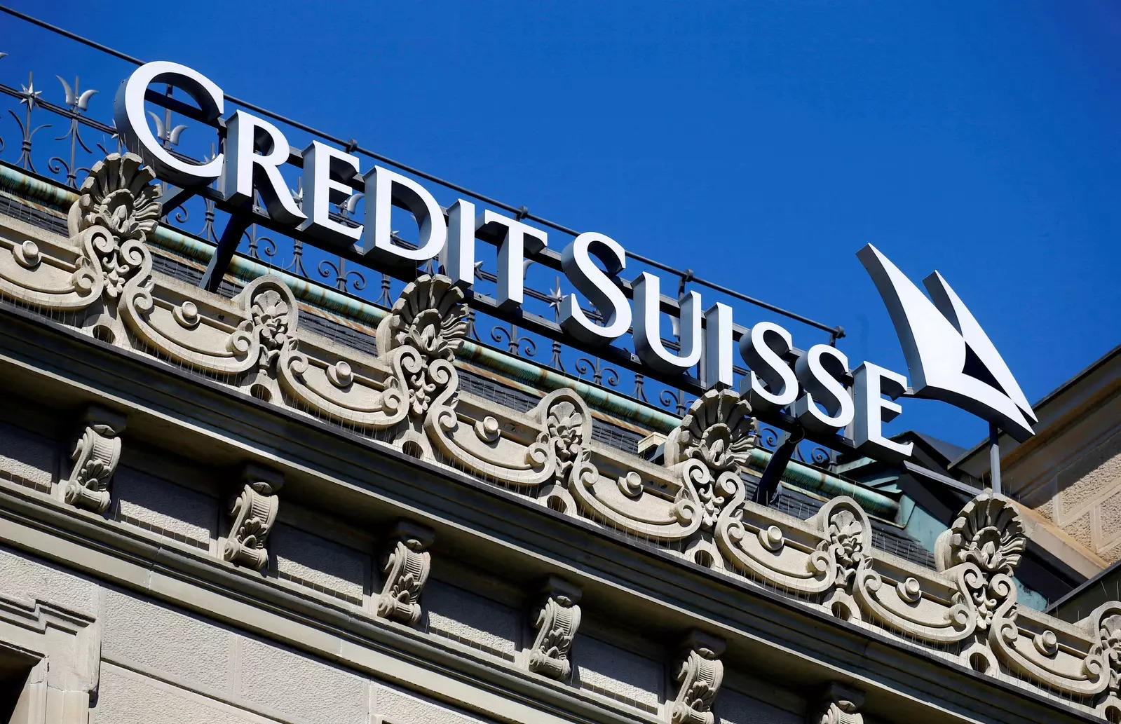 Criza financiară a trecut Oceanul! Acțiunile Credit Suisse s-au prăbușit! A intervenit Banca Elveției