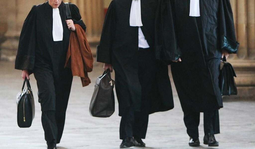 Șase judecători stagiari au picat capacitatea la drept civil