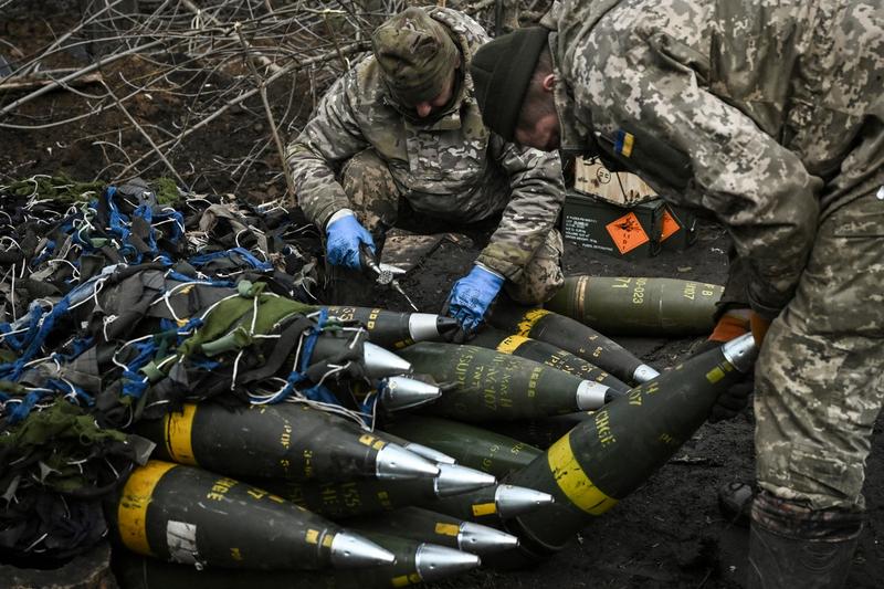 România va trimite arme în Ucraina