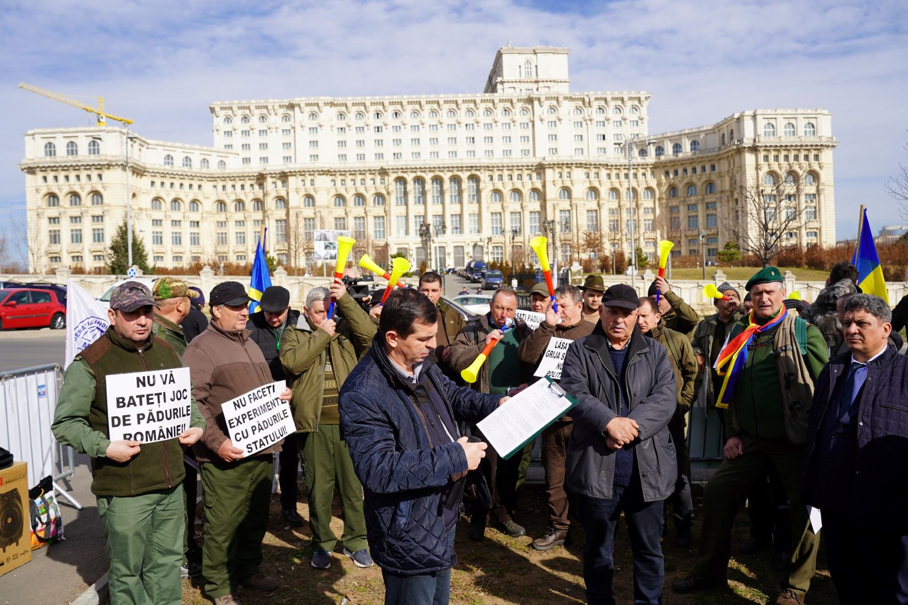 Protest al silvicultorilor la Camera Deputaților: „Pădurile statului intră pe mâna unor grupuri de interese”