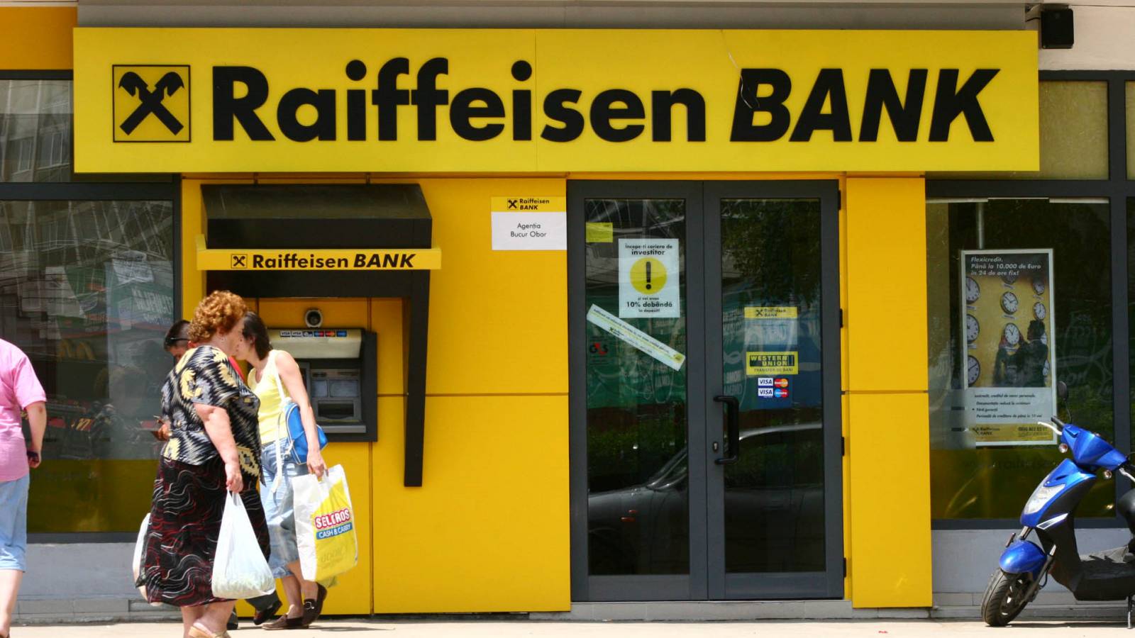 Acțiunile Raiffeisen Bank, în cădere liberă pe Bursă