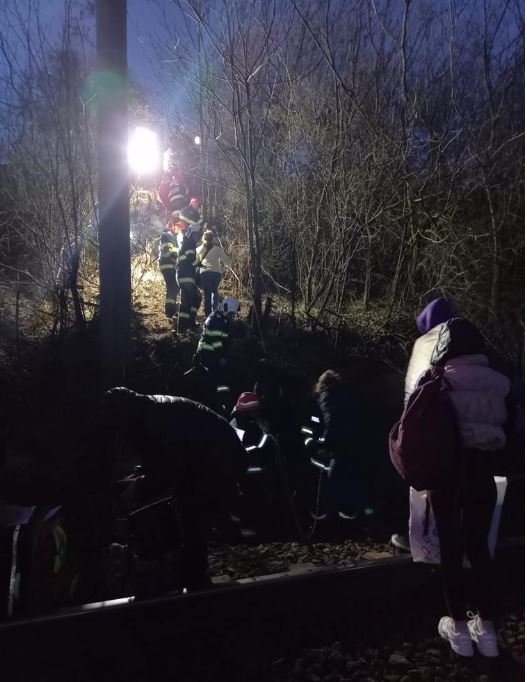 Tren deraiat în Teleorman. Trei persoane au fost transportate la spital (VIDEO)