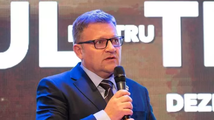 Ministrul Marius Budăi certat cu limba română