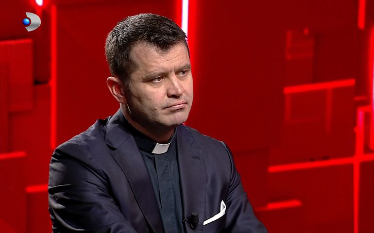 Cât de grea este viața preotului celibatar? Francisc Doboș: „Nicio ispită nu este departe de noi!”
