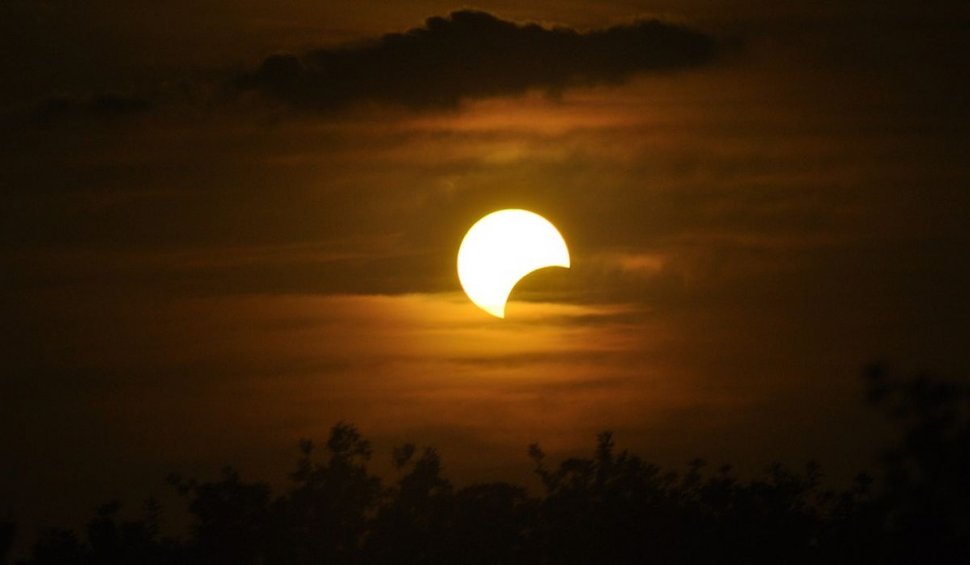 Horoscop 20 aprilie 2023. Cum influențează eclipsa de Soare hibridă zodiile