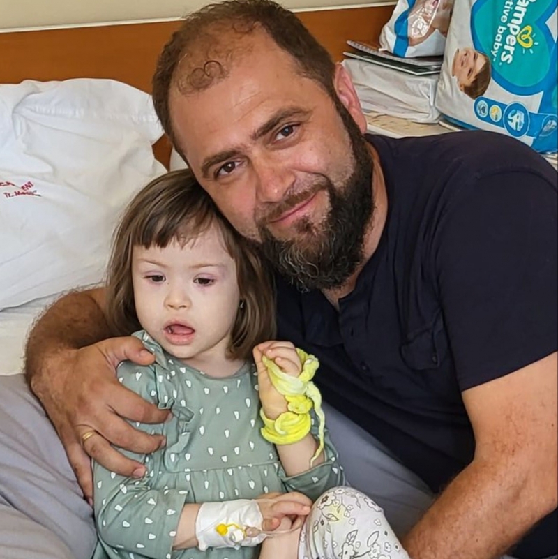 Minune pentru preotul Mihail Bucă: fetița lui s-a vindecat de leucemie: „Plângem de bucurie!”