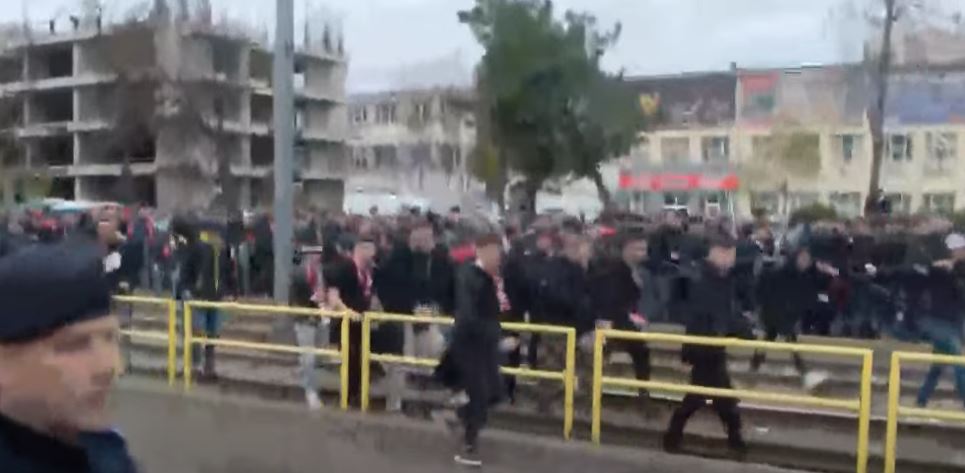 Alertă maximă în București. Ultrașii se bat cu jandarmii. „Nu sunt incidente”, spune Jandarmeria