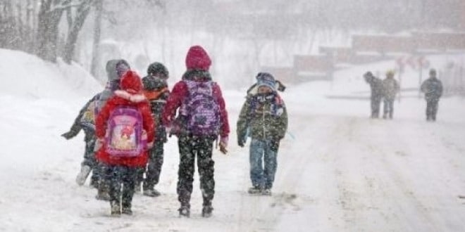 Iarna face prăpăd în țară. Școlile vor fi închise luni în 4 județe