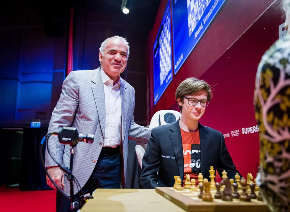 Noua senzație a șahului mondial va veni la București alături de multiplul campion rus Garry Kasparov