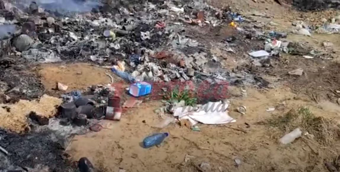 Gropi de gunoi ilegale, „sursă” de venituri pentru băieții deștepți (VIDEO)