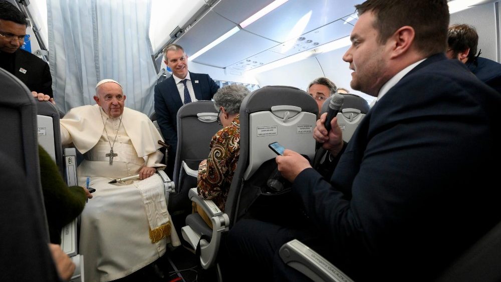 Papa Francisc a făcut un apel:  ”Vă rog, deschideți porțile” migranților și săracilor!