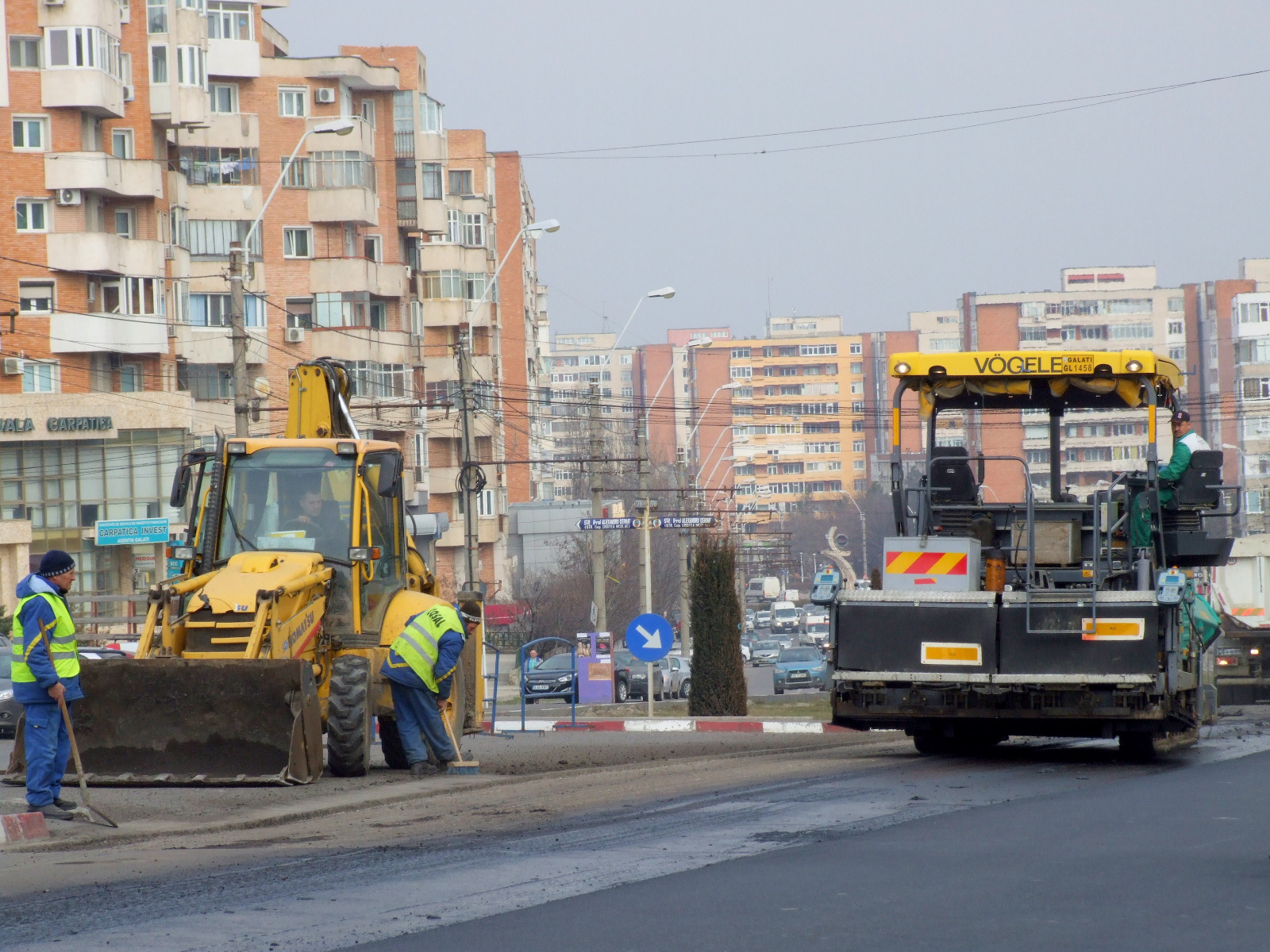 Testare a asfaltului fabricat cu deșeuri de plastic, inventat la Universitatea din Galați