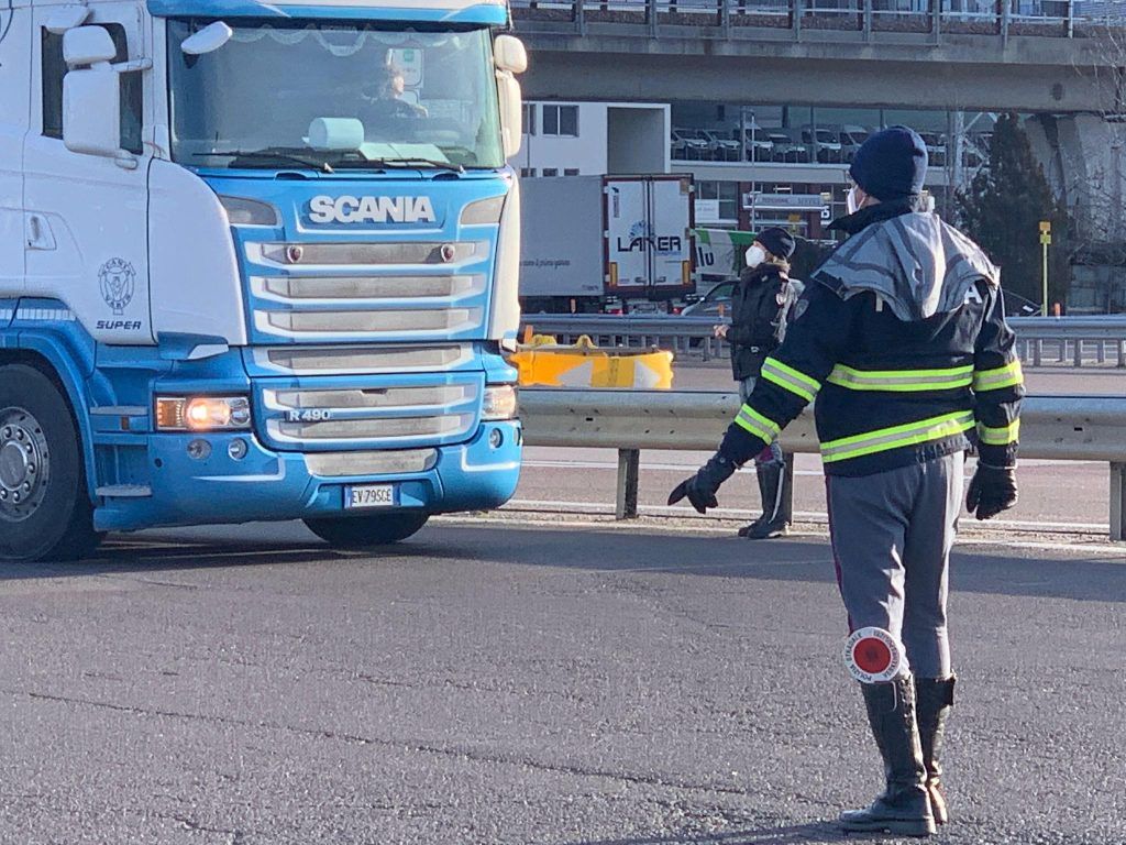 Megascandal provocat de Austria: A blocat circulaţia camioanelor în Europa. „Folosiţi trenurile”
