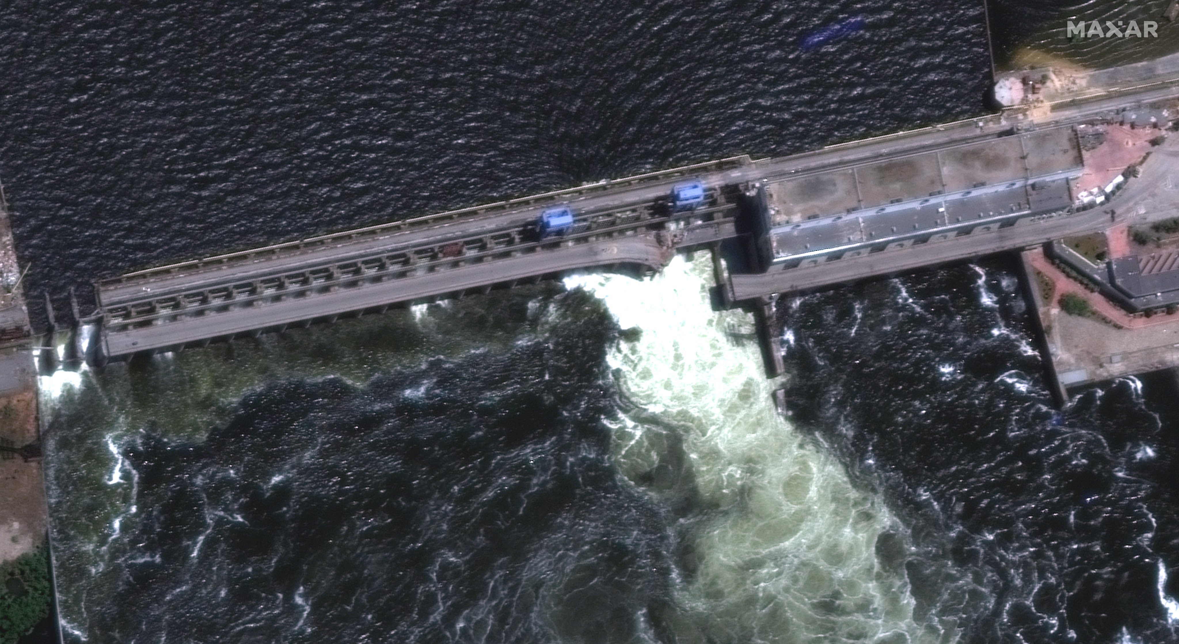 Barajul distrus ar fi fost avariat înainte să cedeze (CNN)