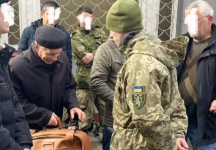 <strong>Ucraina începe de azi mobilizarea bãrbaţilor apți limitat pentru serviciul militar în timp de pace</strong>