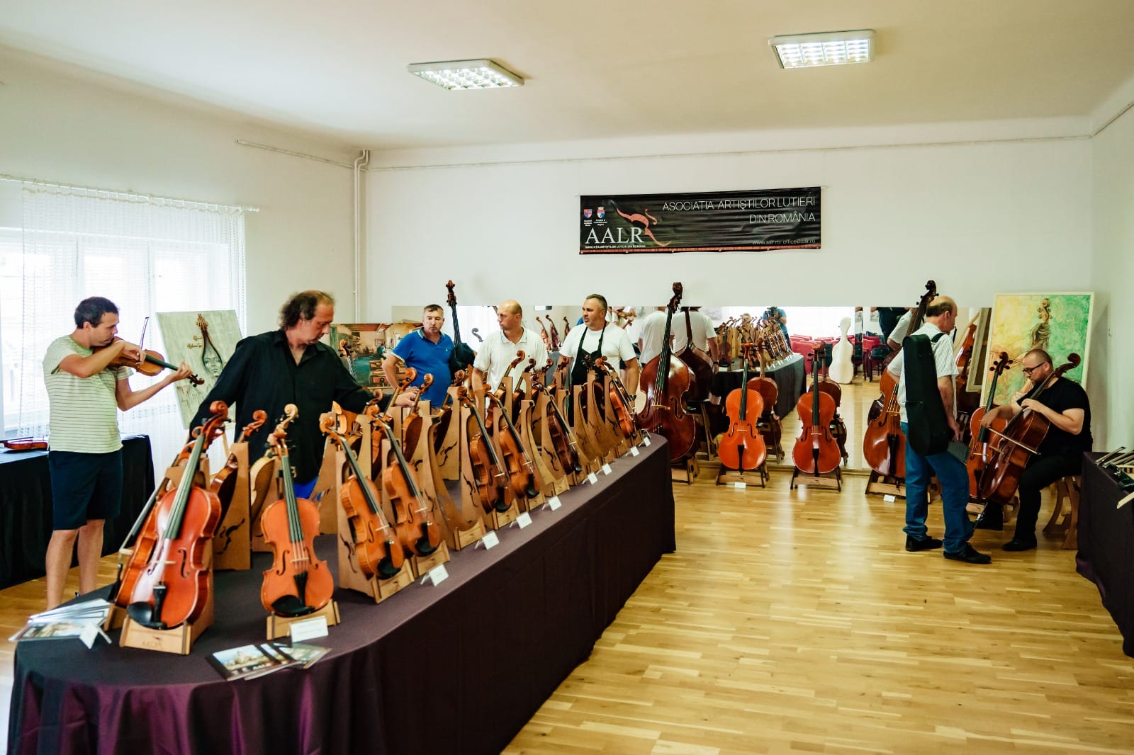 10 lutieri români își prezintă  instrumentele muzicale la Târgul Cremona Musica 2023