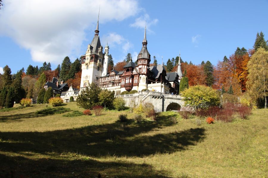 Ministerul Culturii licitează pentru salvarea castelelor Peleș și Pelișor