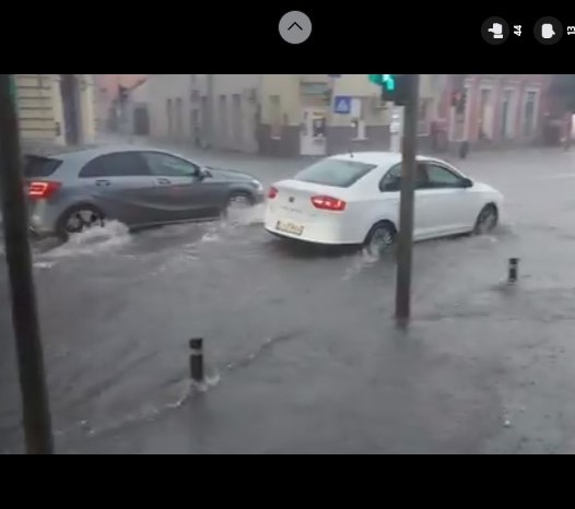 Cod roșu de ploi torențiale în județul Cluj
