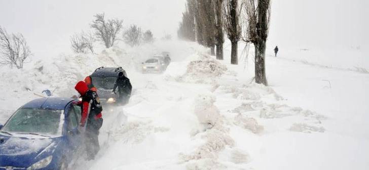 Ce drumuri sunt închise din cauza ninsorii și viscolului, astăzi, 27 noiembrie