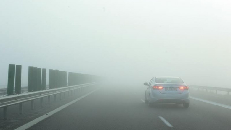 Infotrafic – Se circulă în condiţii de ceaţă în judeţele Arad, Caraş-Severin, Prahova şi Timiş