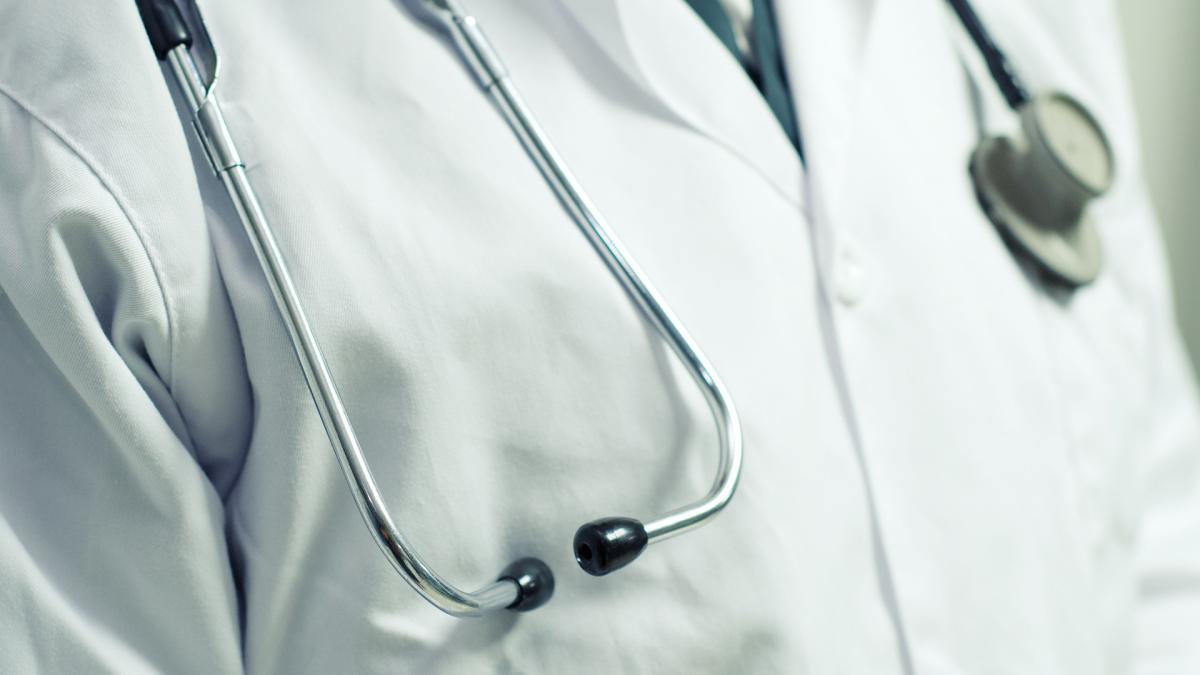 Medicii riscă sancțiuni aspre, dacă trimit pacienții în spitalele private